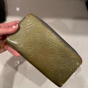 Olive LV VERNIS WALLET